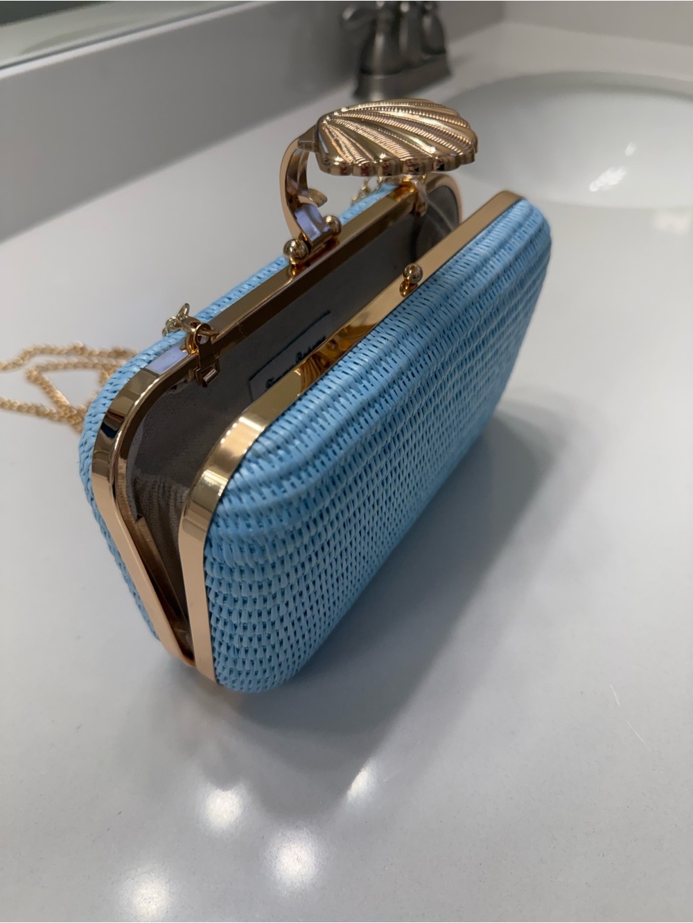 Tommy Bahama Light Blue Woven Shell Clutch with Gold Chain NWT - Picture 8 of 12